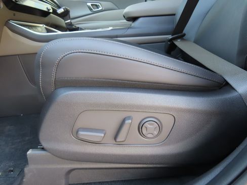 New 2026 Kia Carnival EX FWD image 9