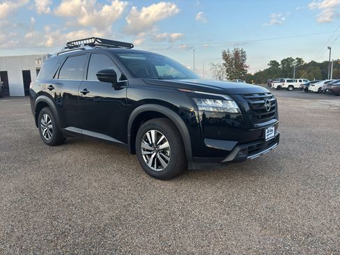 Used 2023 Nissan Pathfinder SL w/ Lighting Package (N92) image 7