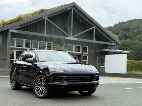 Used 2022 Porsche Cayenne Platinum Edition image 27