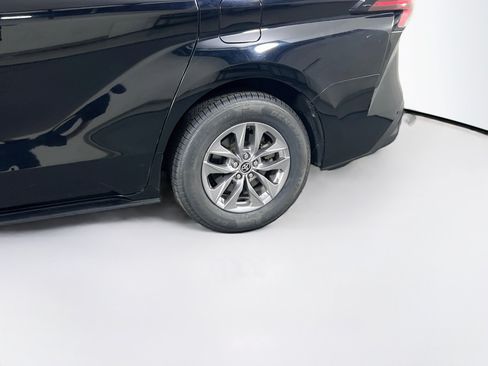 Used 2023 Toyota Sienna XLE FWD image 31