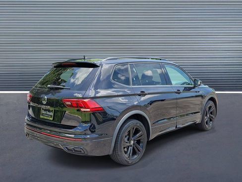 Used 2024 Volkswagen Tiguan SE R-Line FWD image 3