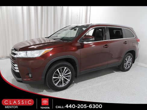 Used 2019 Toyota Highlander XLE image 3