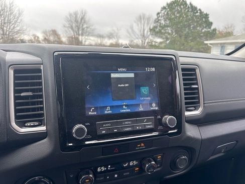 Used 2022 Nissan Frontier SV w/ Technology Package image 6