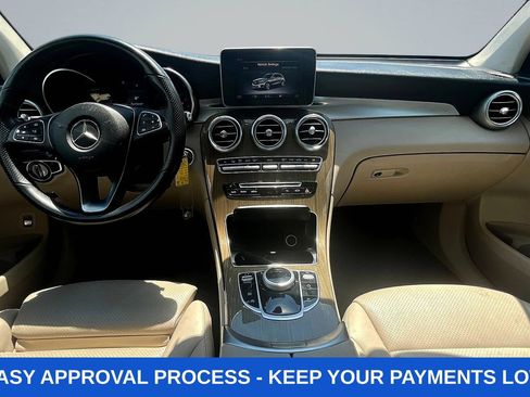 Used 2019 Mercedes-Benz GLC 300 4MATIC w/ Premium Package image 9