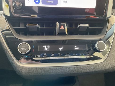 Used 2025 Toyota Corolla LE image 25