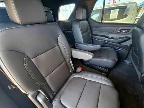 Used 2023 Chevrolet Traverse LT FWD image 59