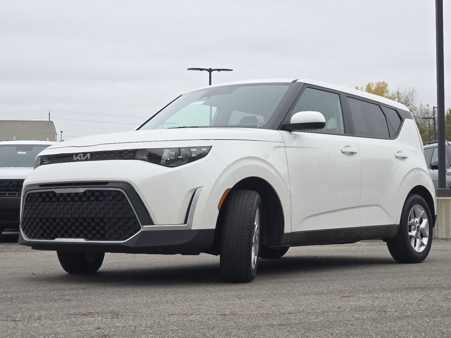Used 2025 Kia Soul LX w/ LX Technology Package FWD image 10