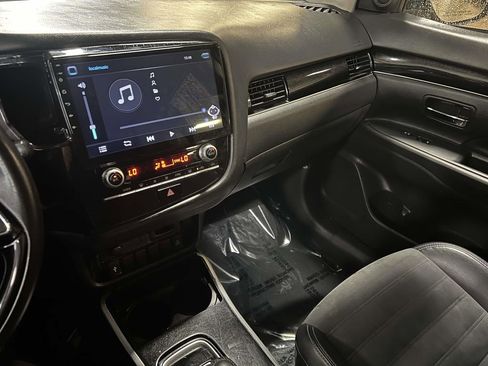 Used 2020 Mitsubishi Outlander LE AWD/4WD image 24