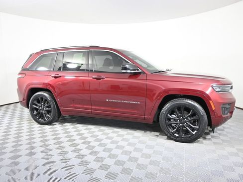 Used 2022 Jeep Grand Cherokee Overland AWD/4WD image 8