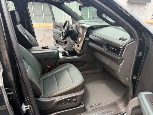 Used 2025 GMC Yukon AT4 w/ Premium Trailering Package AWD/4WD image 25