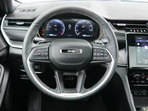 Used 2023 Jeep Grand Cherokee Altitude AWD/4WD image 13