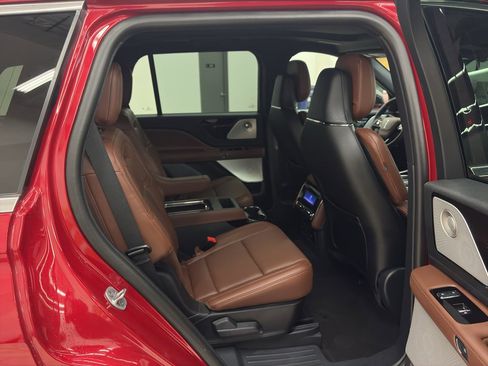 Used 2025 Lincoln Aviator Reserve w/ Equipment Group 201A image 19