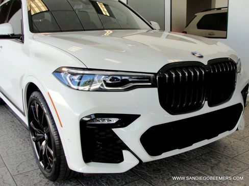 Used 2022 BMW X7 xDrive40i w/ M Sport Package AWD/4WD image 21