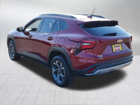 Used 2024 Chevrolet Trax LT w/ Driver Confidence Package image 5