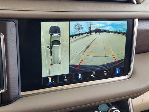 Used 2022 GMC Yukon XL Denali w/ Denali Ultimate Package image 19