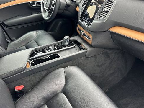 Certified 2021 Volvo XC90 T8 Inscription Expression w/ Protection Package Premier image 18