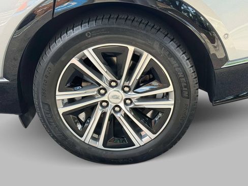 Used 2024 Cadillac Lyriq Luxury AWD/4WD image 13