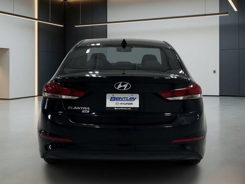 Used 2017 Hyundai Elantra SE FWD image 5