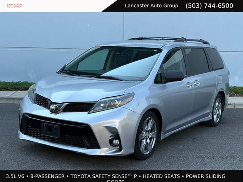 Used 2018 Toyota Sienna SE w/ Carpet Mat Package FWD image 1