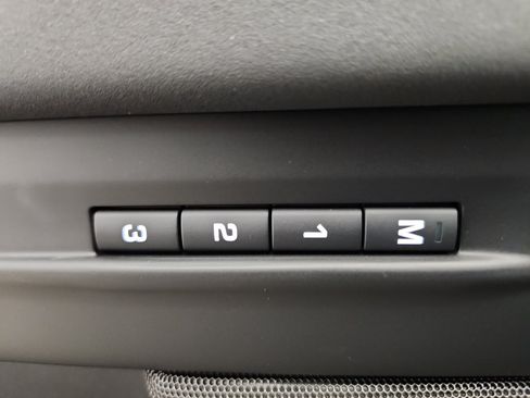 Used 2025 Land Rover Range Rover Evoque Dynamic SE image 11