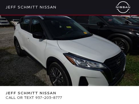 Used 2023 Nissan Kicks SV FWD image 1