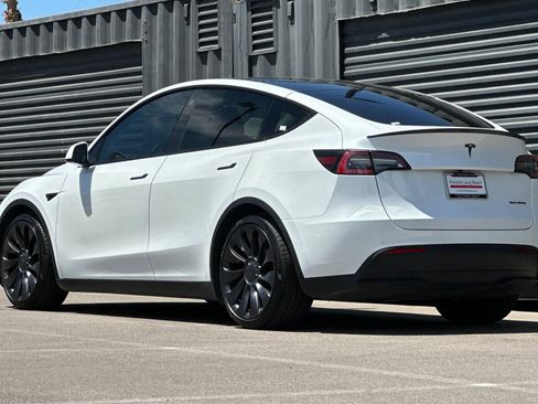 Used 2021 Tesla Model Y Performance AWD/4WD image 3