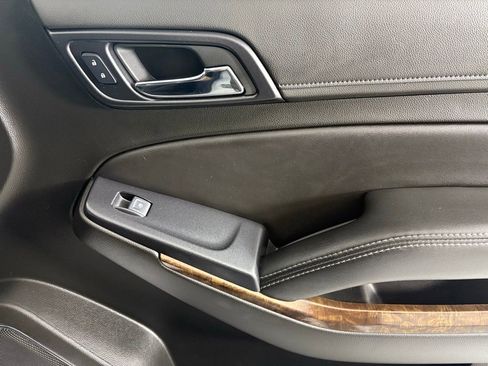 Used 2019 Chevrolet Suburban LT image 14