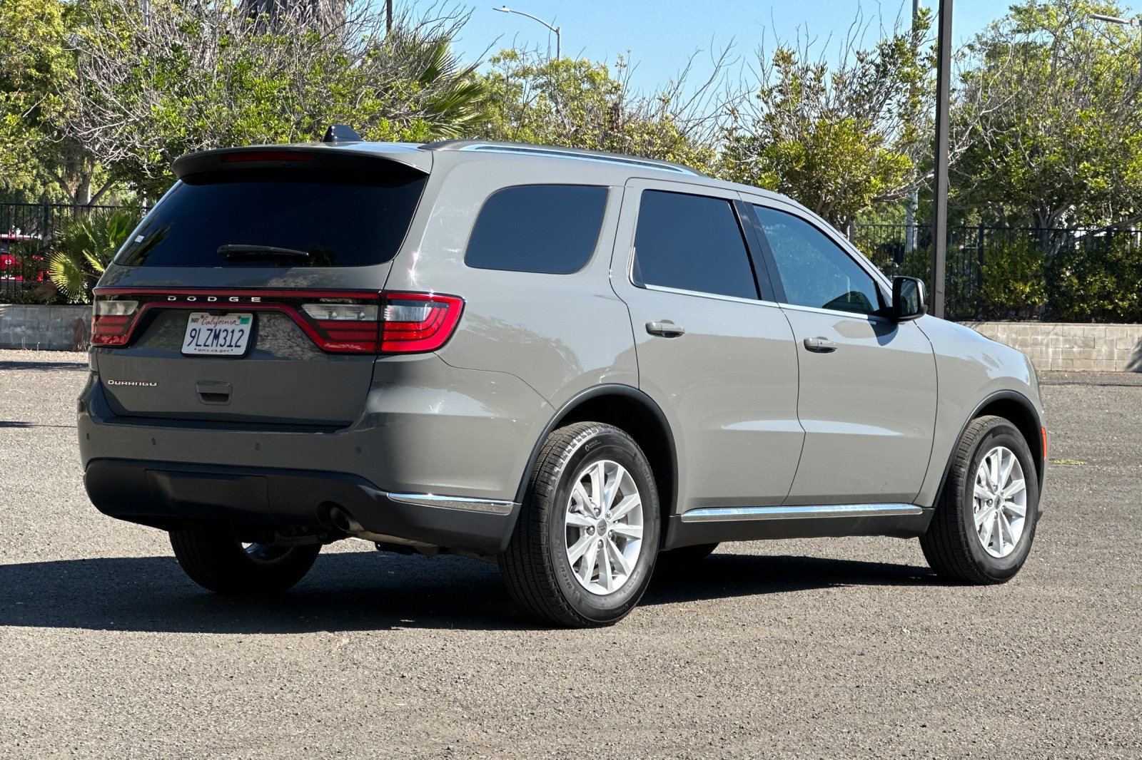 Used 2023 Dodge Durango SXT Launch Edition RWD image 3