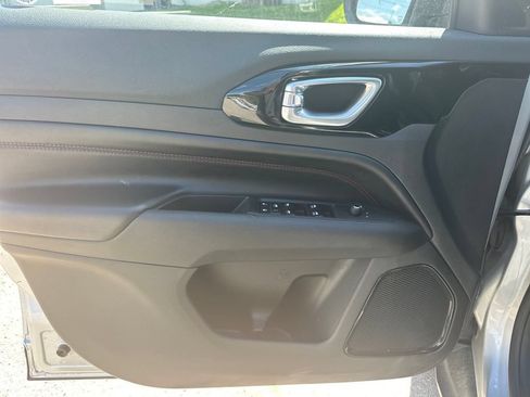 Used 2025 Jeep Compass Trailhawk AWD/4WD image 38