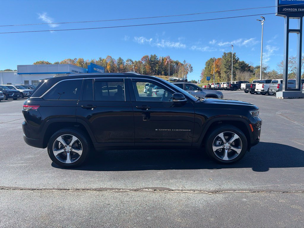 Used 2023 Jeep Grand Cherokee Limited AWD/4WD image 11