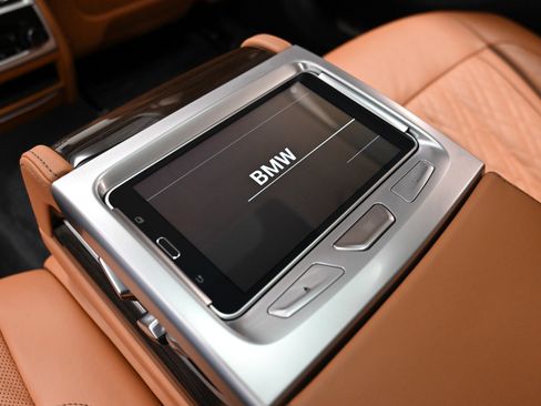 Used 2022 BMW M760i xDrive w/ Luxury Rear Seating Package image 34