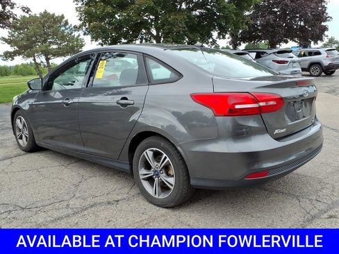 Used 2018 Ford Focus SE w/ SE Appearance Package FWD image 5
