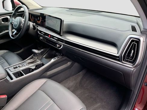 Certified 2025 Kia Sorento S w/ Panoramic Sunroof Package image 30