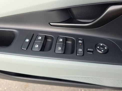 Used 2025 Hyundai Elantra Limited FWD image 40