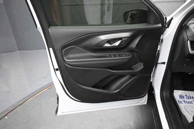 Used 2024 GMC Terrain SLE w/ Driver Convenience Package FWD image 12