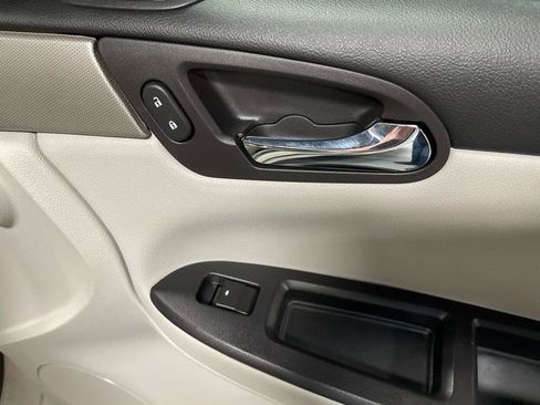 Used 2009 Chevrolet Impala SS w/ Convenience Package image 48