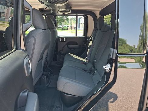 Used 2024 Jeep Gladiator Sport AWD/4WD image 12