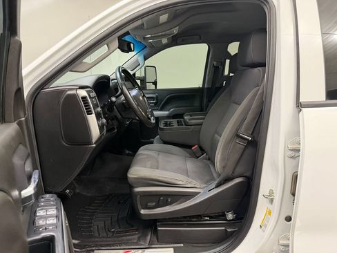 Used 2019 Chevrolet Silverado 2500 LT w/ Custom Sport Edition AWD/4WD image 5