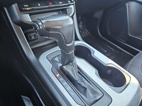 Used 2021 Chevrolet Colorado LT w/ Fleet Safety Package image 32