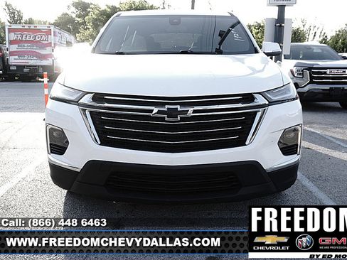 Used 2023 Chevrolet Traverse LT FWD image 3