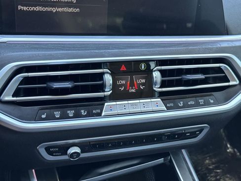 Used 2022 BMW X7 xDrive40i w/ Premium Package image 14