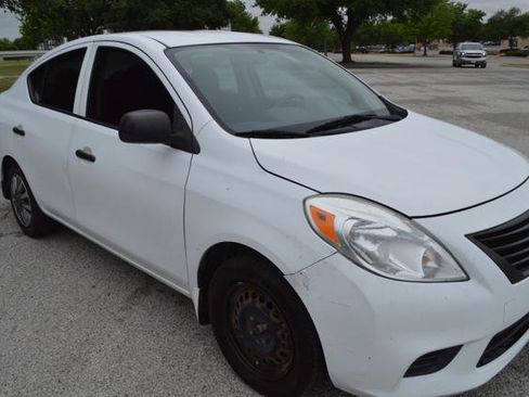 Used 2012 Nissan Versa S FWD image 3