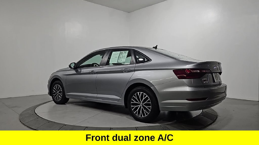 Used 2021 Volkswagen Jetta SE FWD image 3