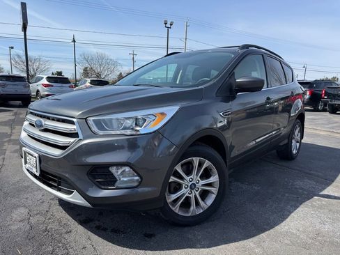Used 2017 Ford Escape SE w/ Equipment Group 201A image 1