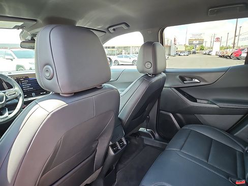 Used 2026 Chevrolet Equinox LT w/ Convenience Package II AWD/4WD image 9