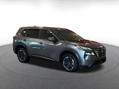 Used 2025 Nissan Rogue SV AWD/4WD image 2