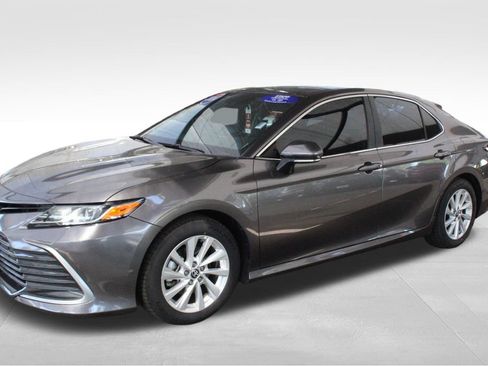 Used 2024 Toyota Camry LE FWD image 9