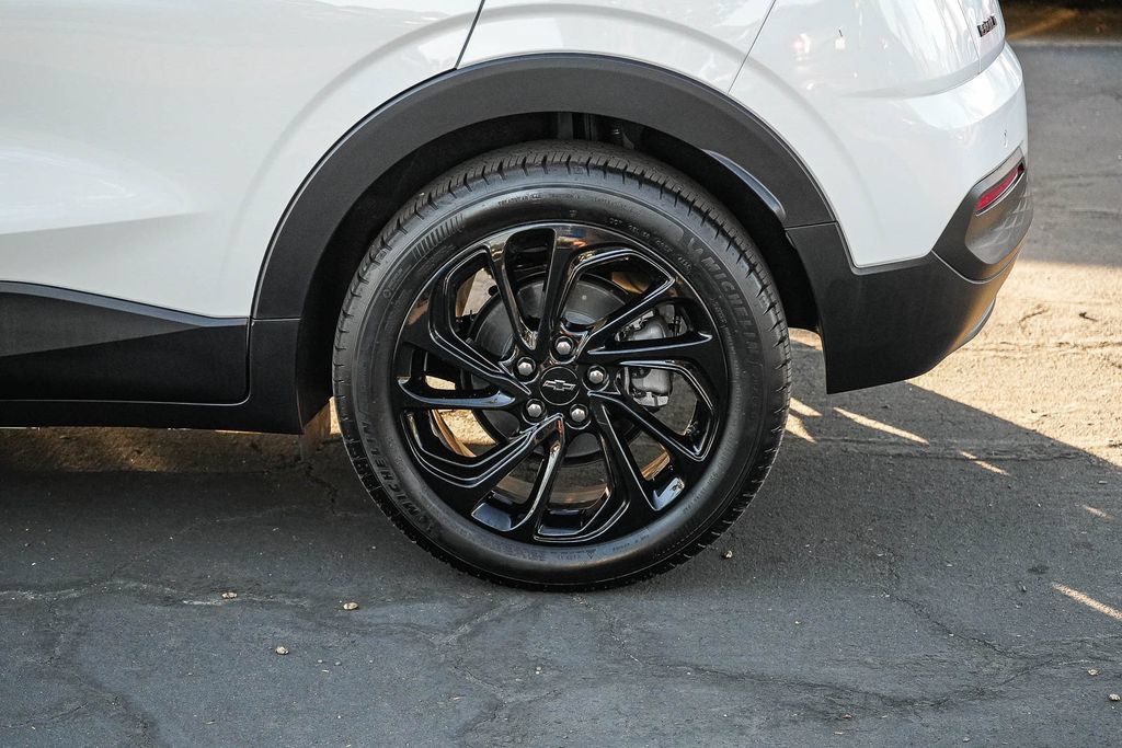 Used 2027 Chevrolet Bolt RS FWD image 11