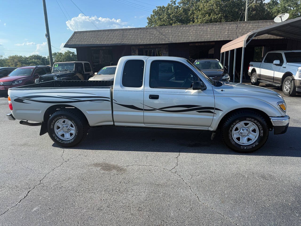 Used 2004 Toyota Tacoma 2WD Xtracab w/ SR5 Pkg image 2