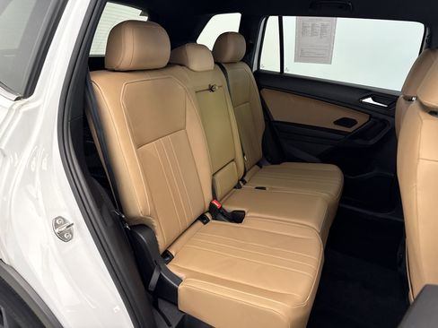 Used 2023 Volkswagen Tiguan SE AWD/4WD image 17